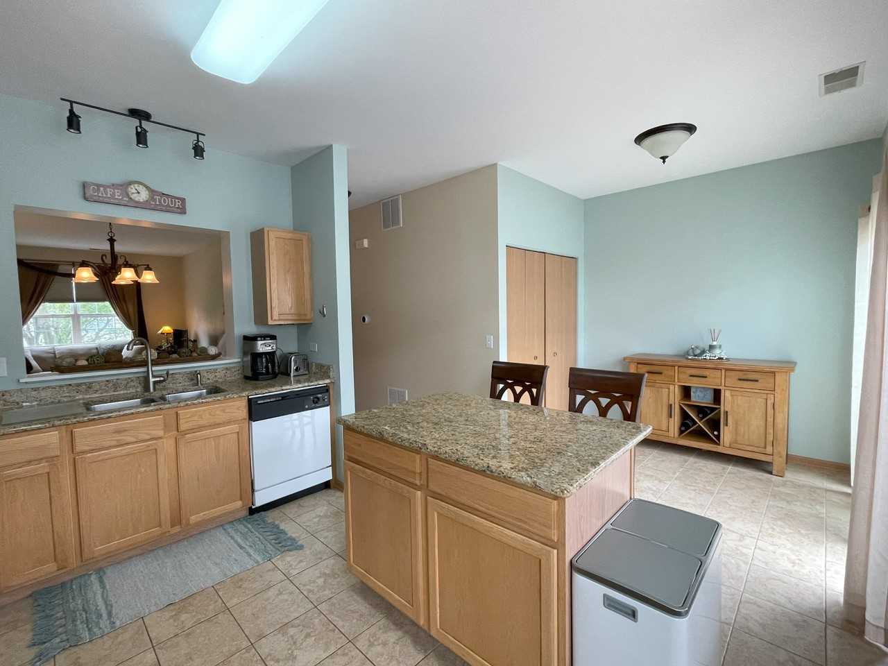 1011 Ellsworth Dr - Photo 3 of 16
