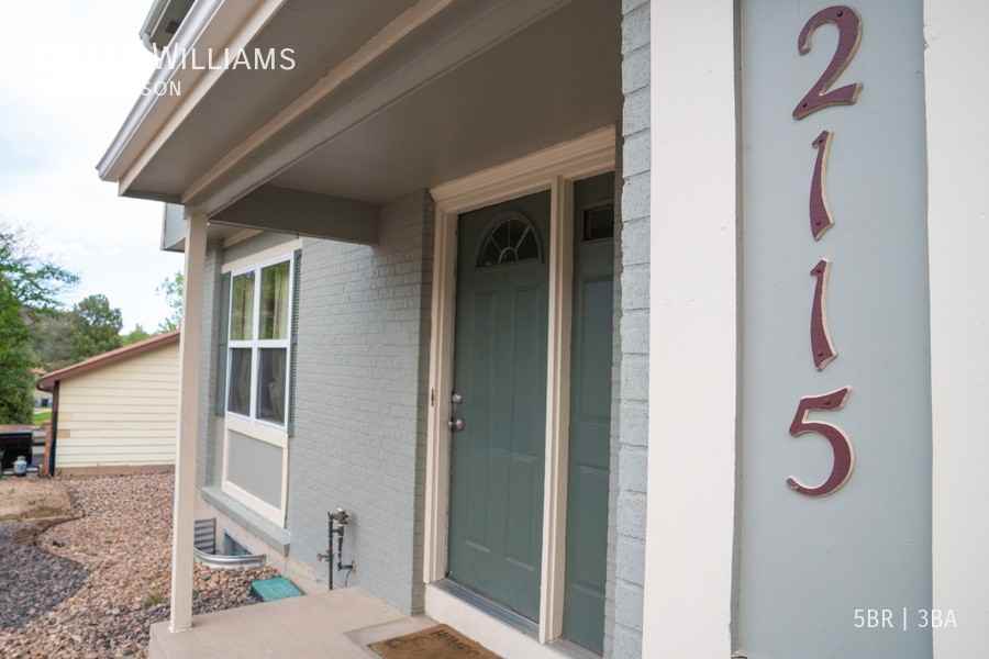 2115 Rimwood Dr - Photo 3 of 13
