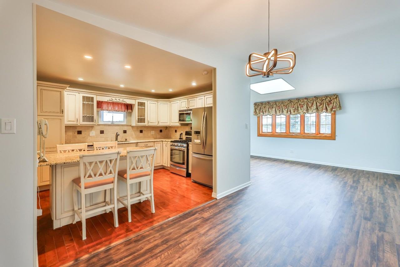 9898 Wistaria St - Photo 2 of 50