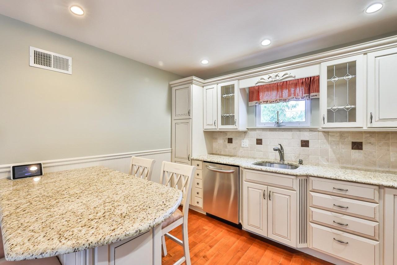9898 Wistaria St - Photo 6 of 50