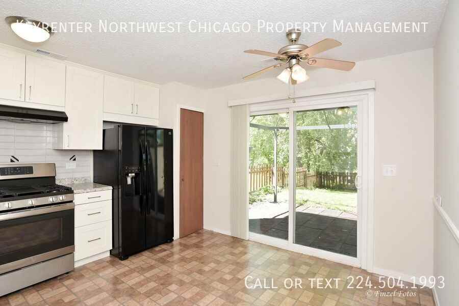 1212 Stratford Ln - Photo 3 of 16