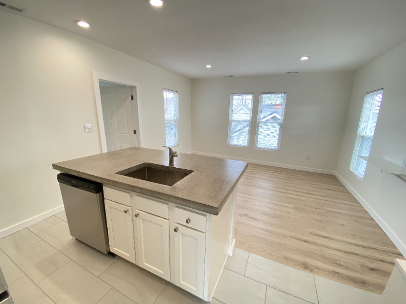329 W 8th St - Photo 4 of 9