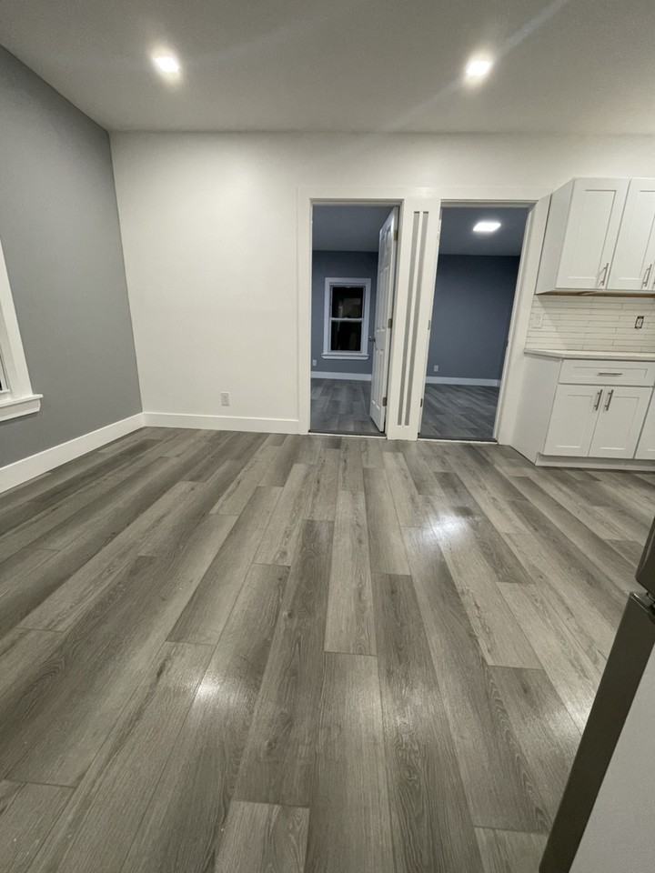 410 Port Richmond Ave - Photo 2 of 18