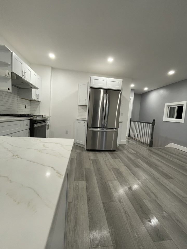 410 Port Richmond Ave - Photo 3 of 18