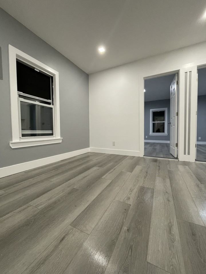 410 Port Richmond Ave - Photo 4 of 18