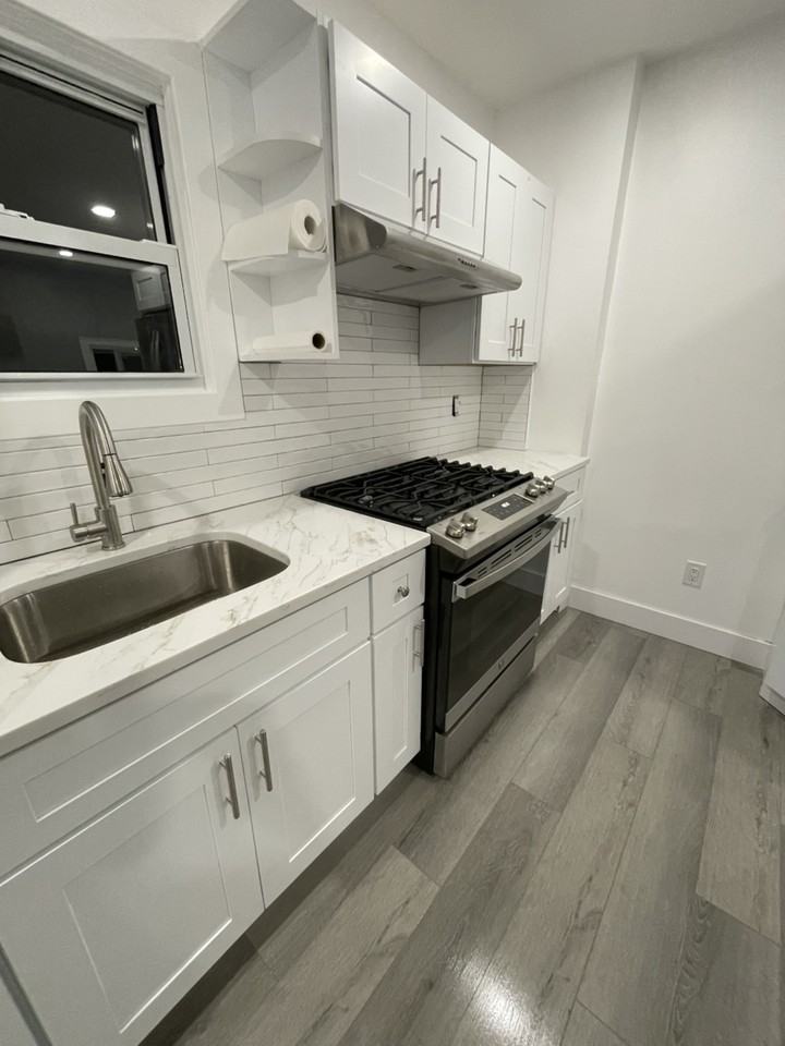 410 Port Richmond Ave - Photo 5 of 18
