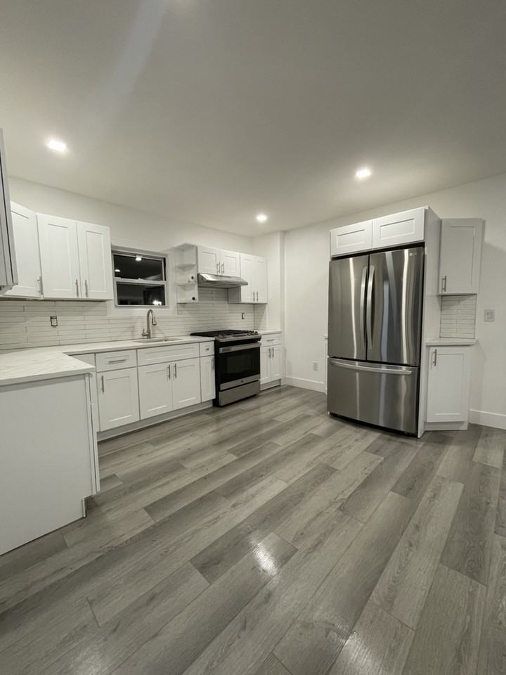 410 Port Richmond Ave - Photo 6 of 18