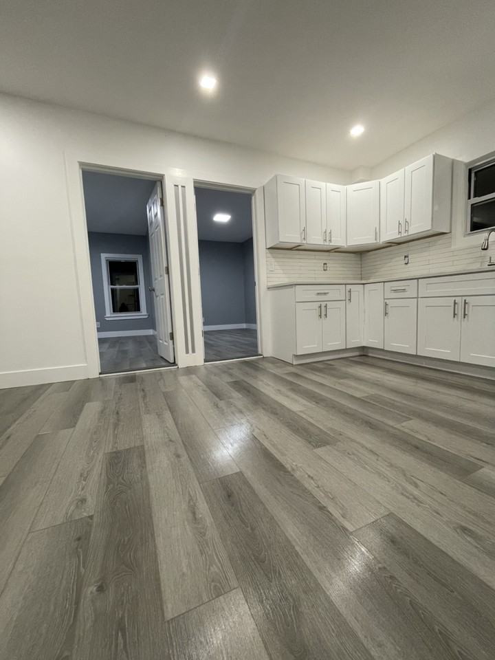 410 Port Richmond Ave - Photo 7 of 18