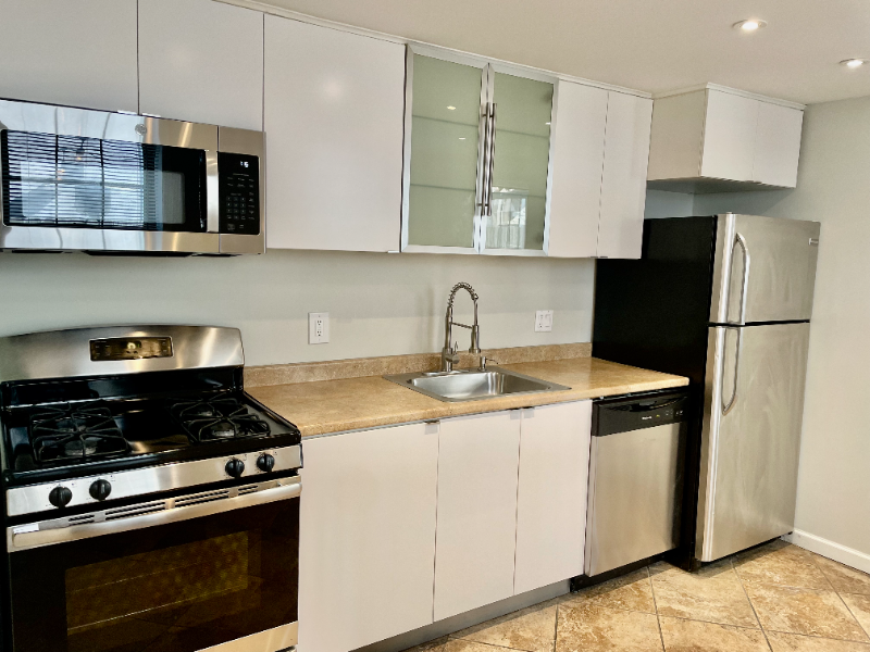 1005 Frankford Ave - Photo 6 of 20