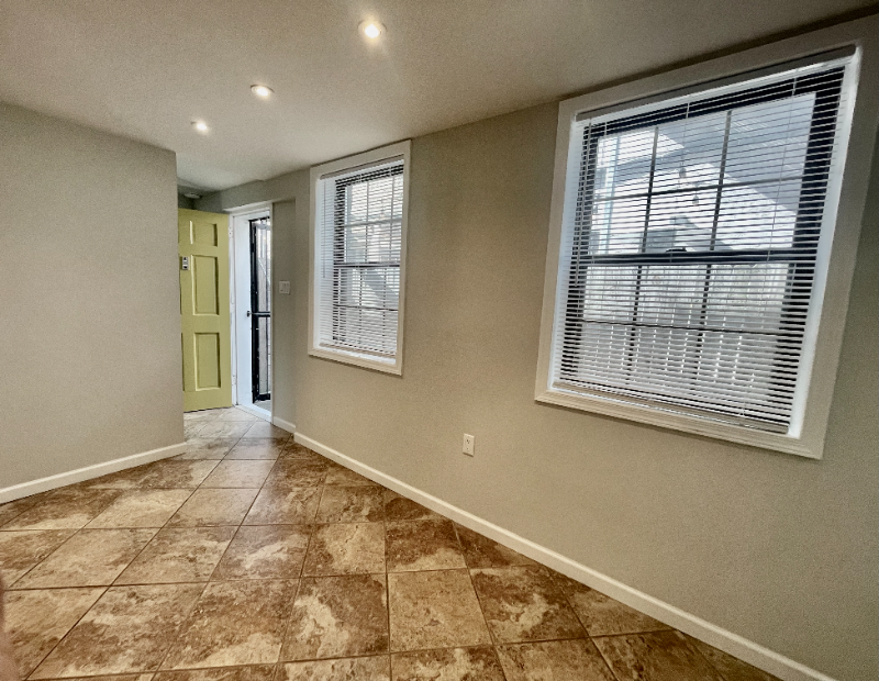 1005 Frankford Ave - Photo 7 of 20