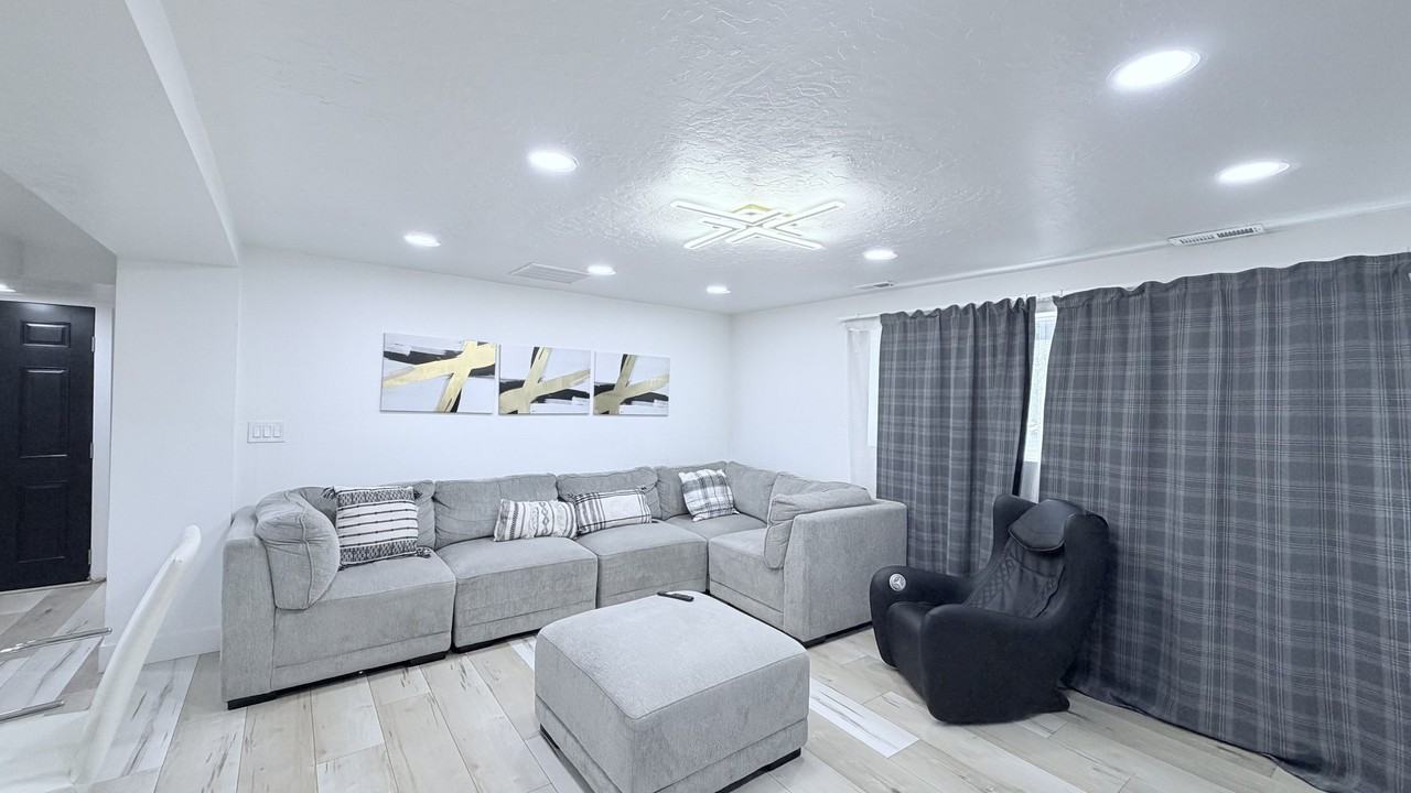 474 Es - Photo 2 of 19