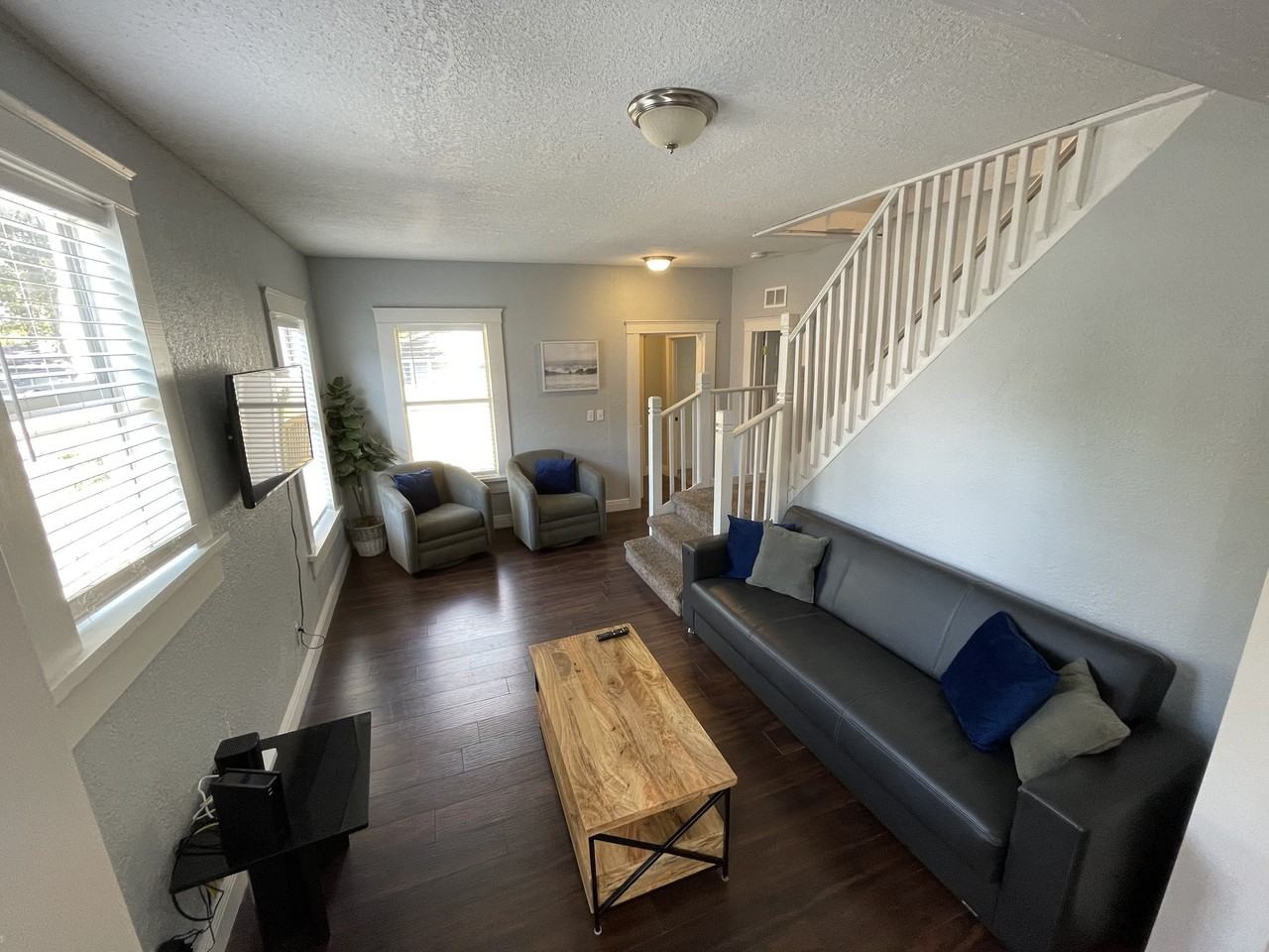 410 E Floribraska Ave - Photo 2 of 6