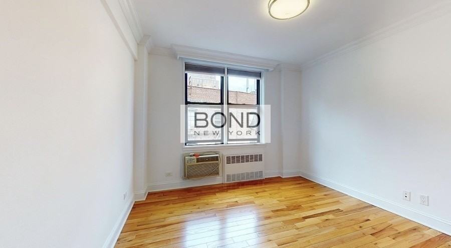 305 W 13th St #N - Photo 5 of 9