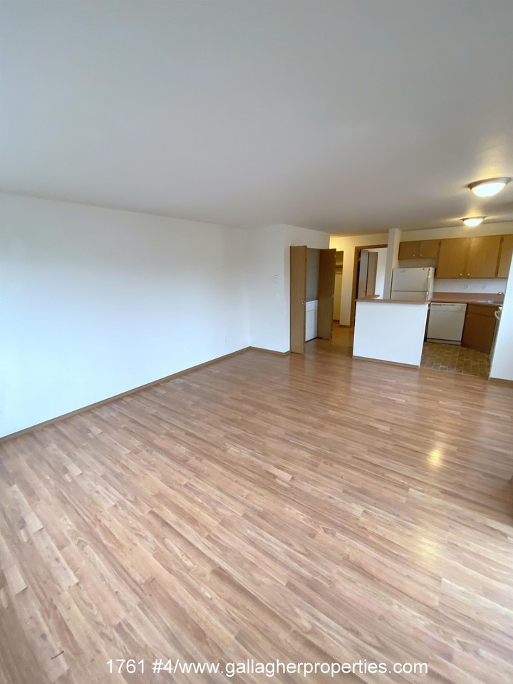1761 - Photo 2 of 18