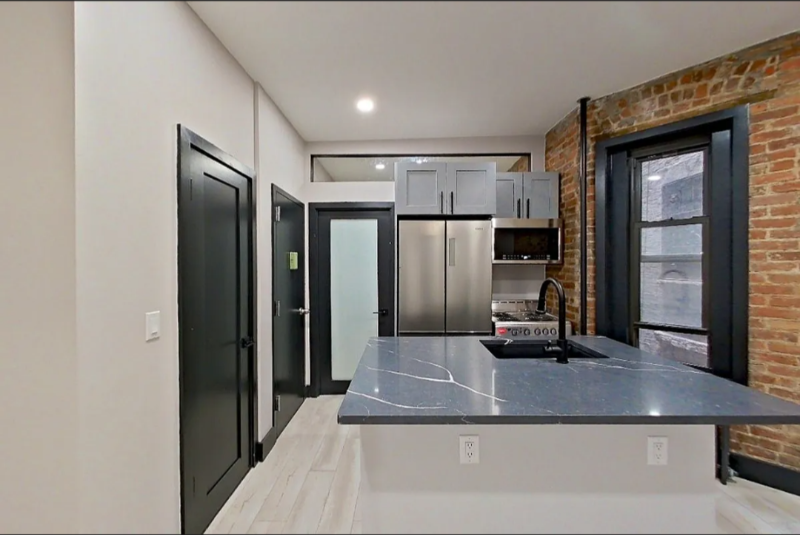 E 109th St #4 - Photo 2 of 4