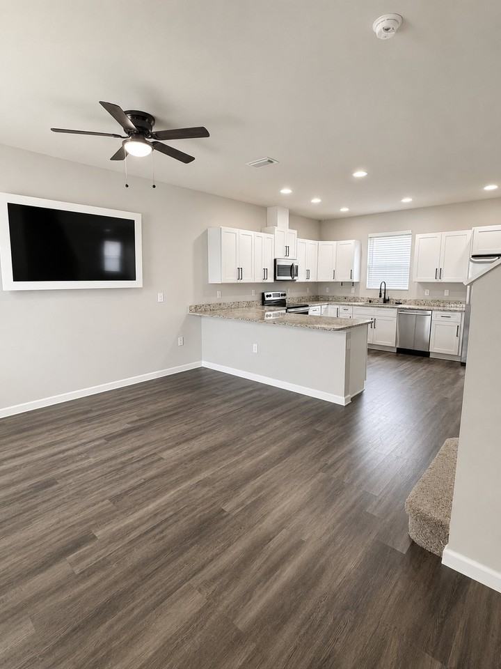 1061 Salina St Se - Photo 2 of 28