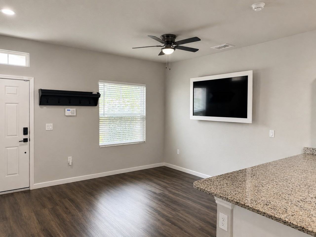1061 Salina St Se - Photo 3 of 28