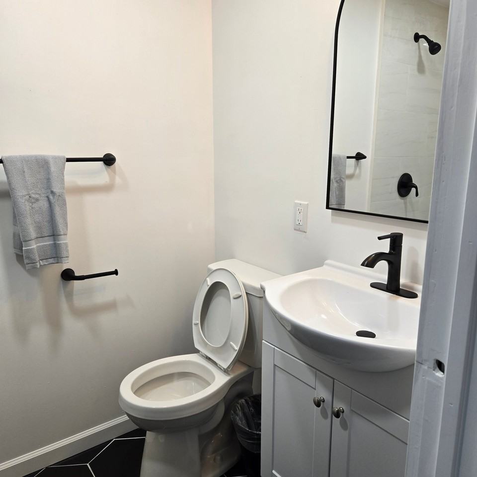 643 S Washington St - Photo 4 of 19