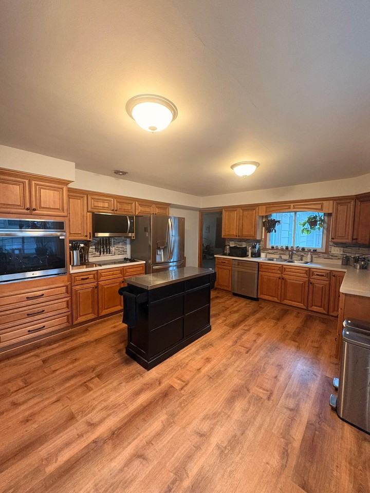 1342 S 90th St - Photo 2 of 26