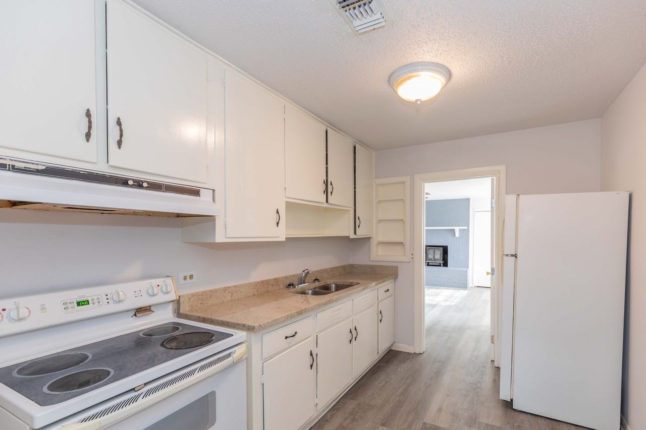 2706 Curtis Dr Unit B #B - Photo 3 of 15