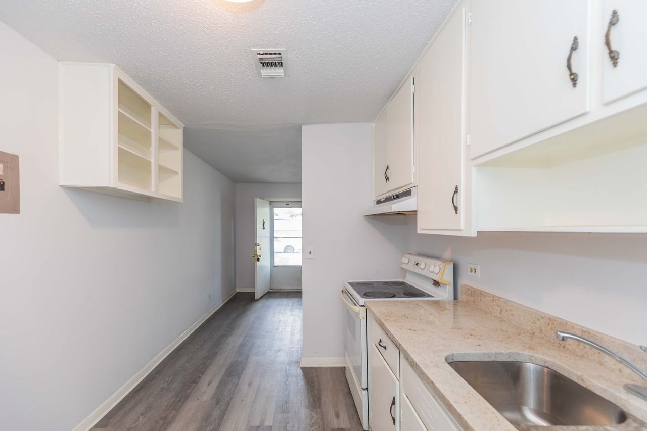 2706 Curtis Dr Unit B #B - Photo 4 of 15