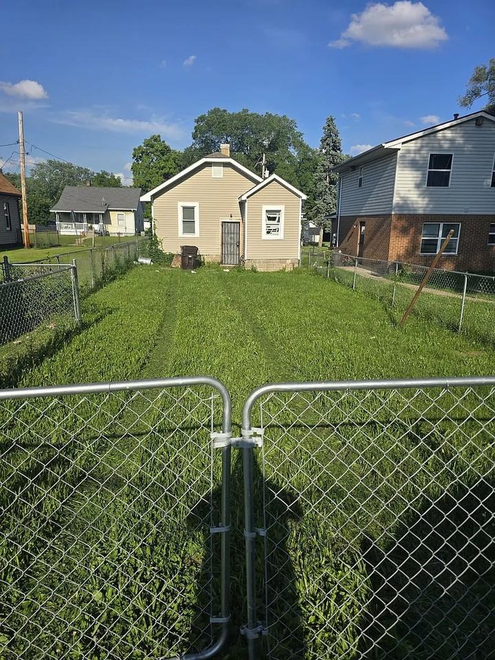 2315 N Ellis St - Photo 2 of 8