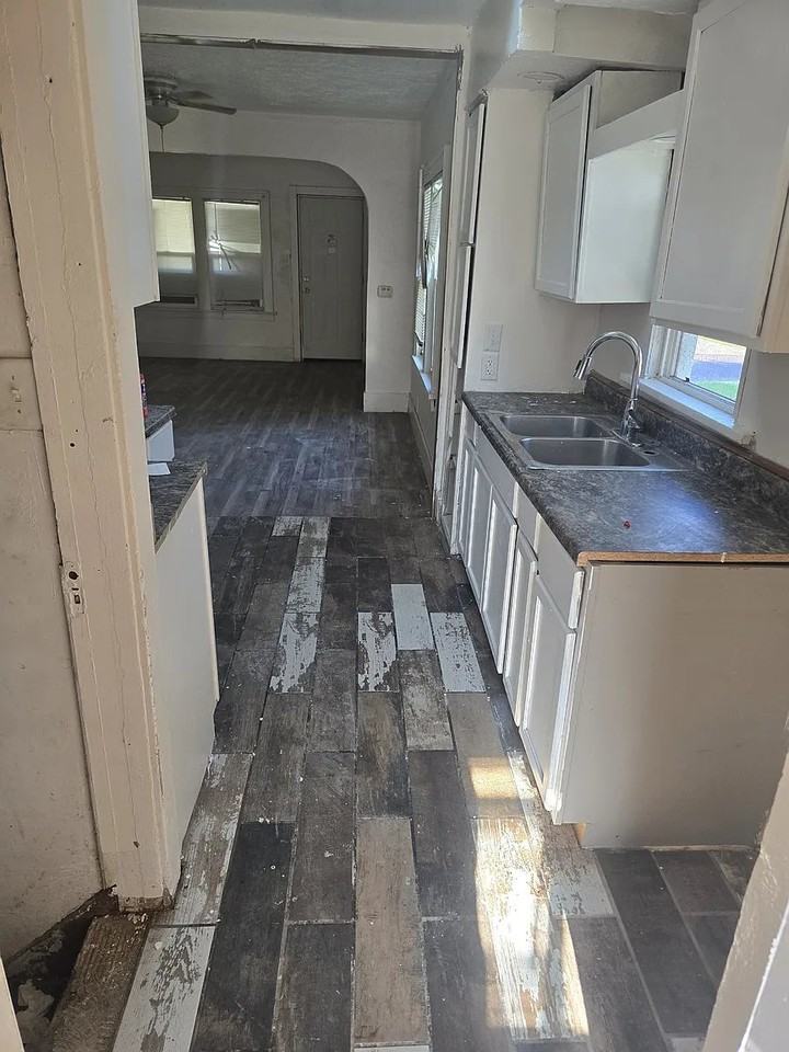2315 N Ellis St - Photo 3 of 8