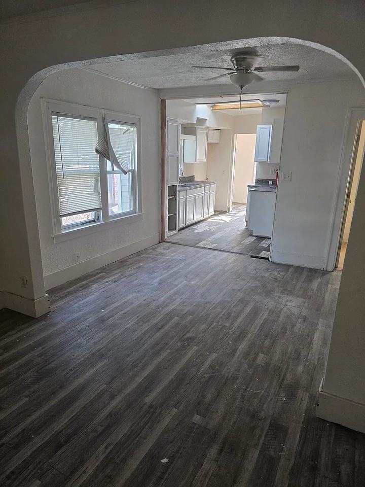 2315 N Ellis St - Photo 4 of 8