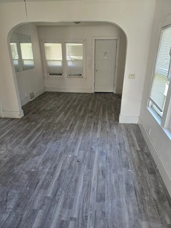 2315 N Ellis St - Photo 5 of 8