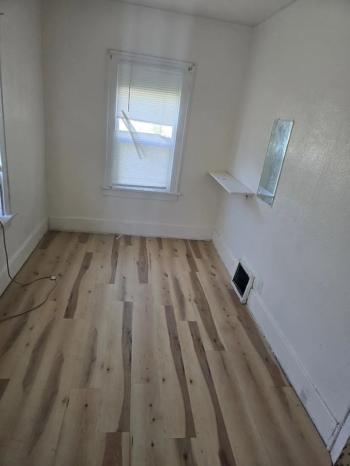 2315 N Ellis St - Photo 7 of 8