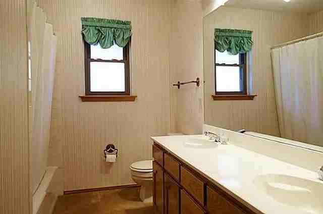 1458 Thistlewood Ln - Photo 2 of 7