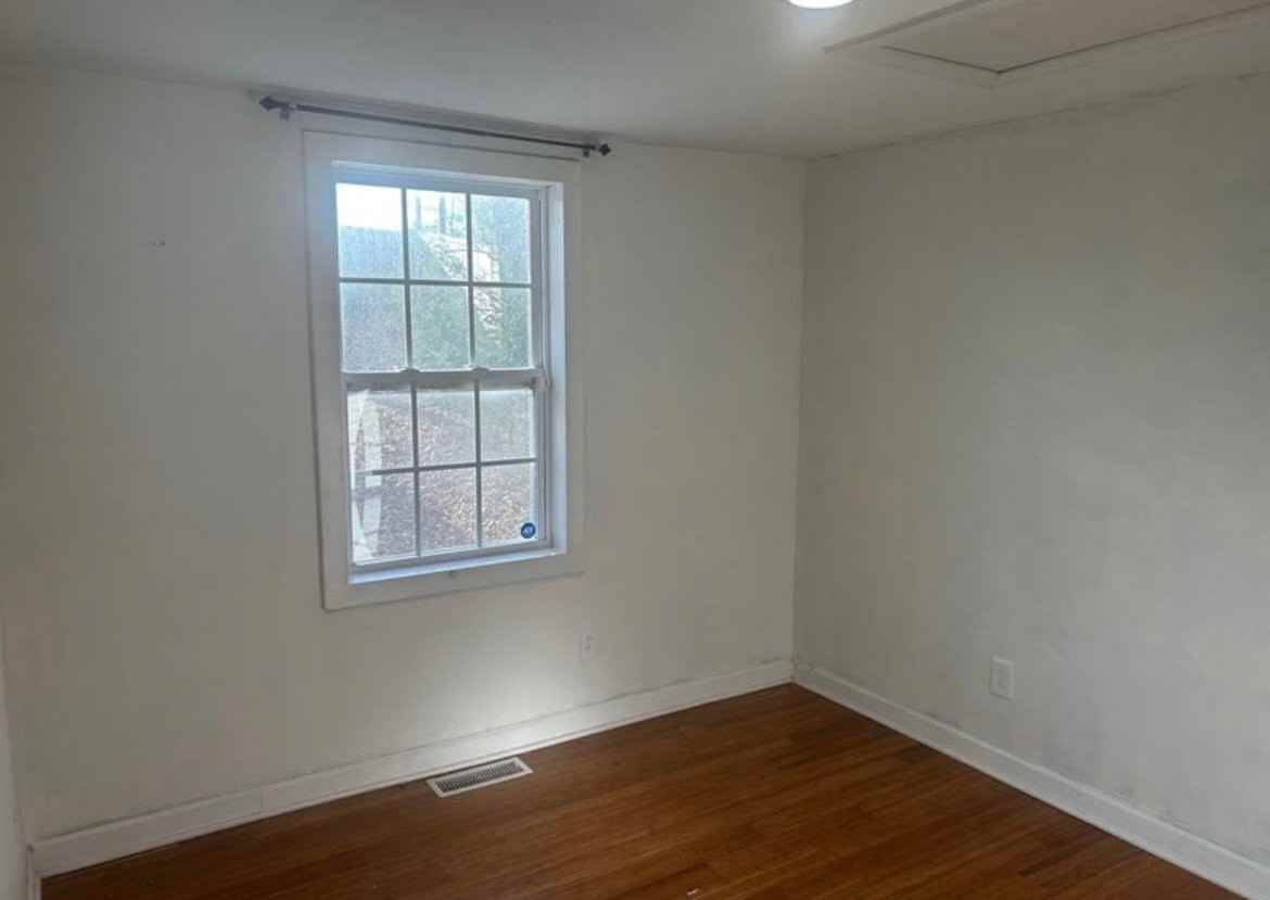 439 E Stallings St - Photo 5 of 9