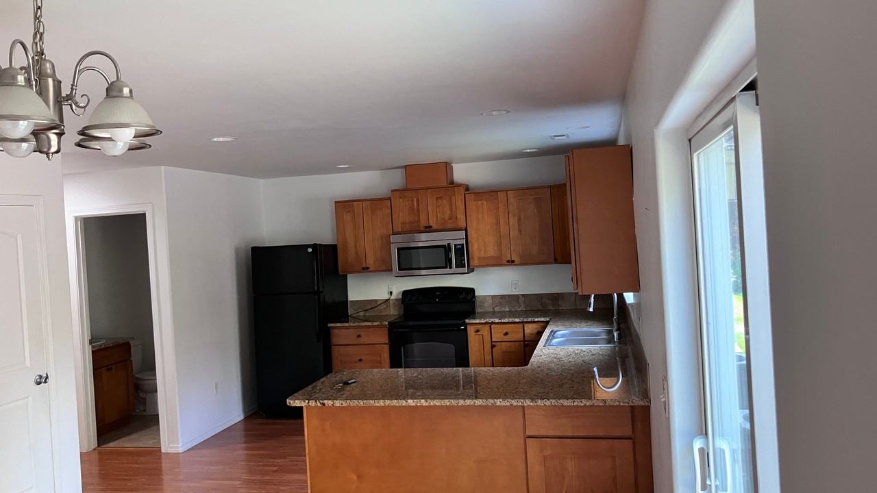 1331 S Monroe St #B - Photo 7 of 15