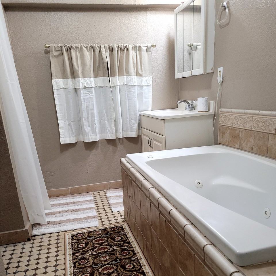 4D 10th Ave - Photo 6 of 14