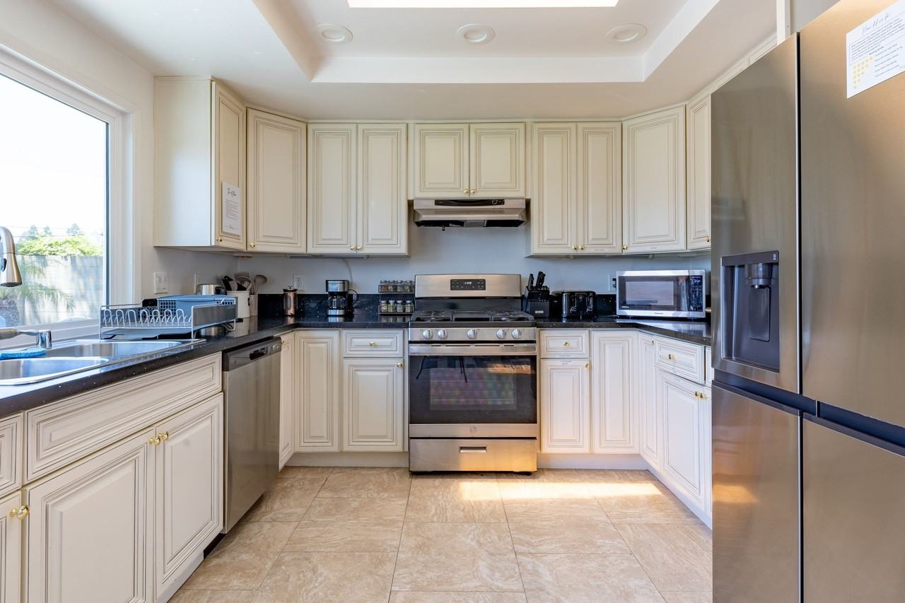 9582 Scotstoun Dr - Photo 2 of 18