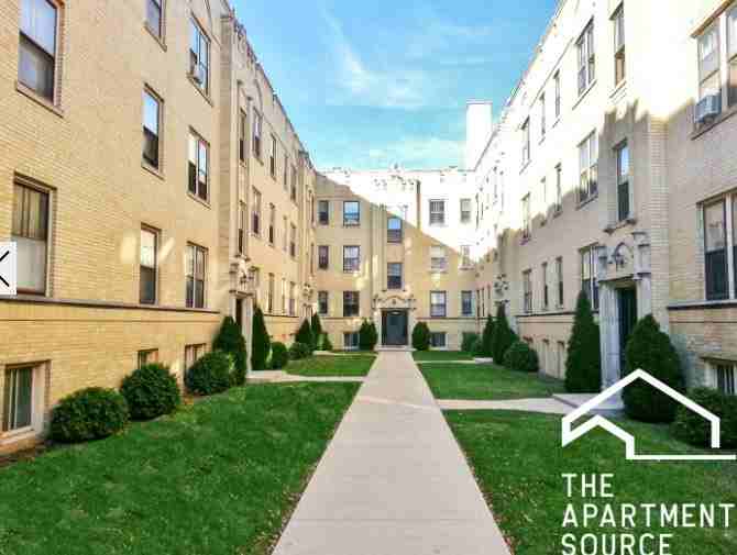 4608 N Winchester Ave #3 - Photo 2 of 7