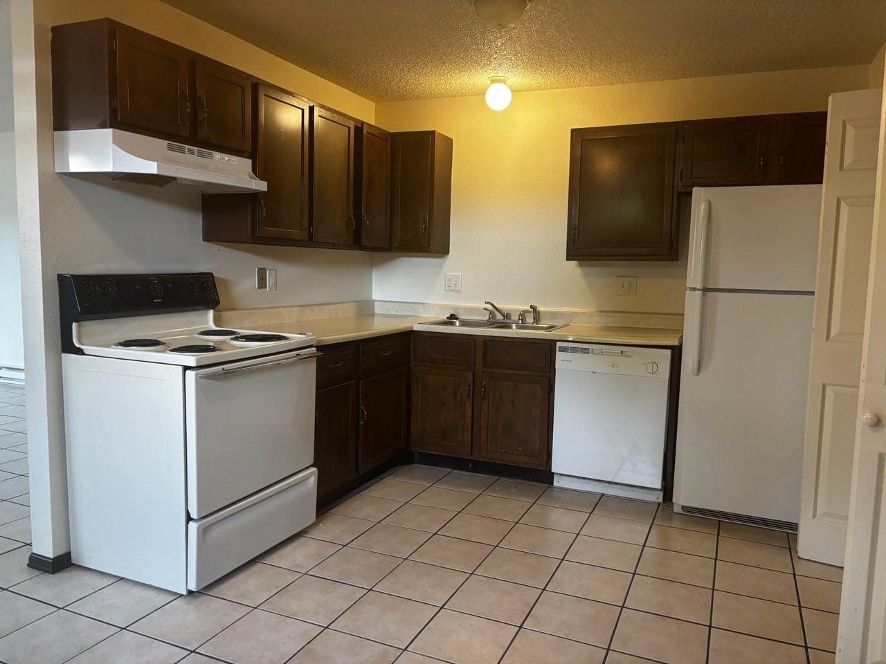 114 Juniper Pl #B - Photo 2 of 9
