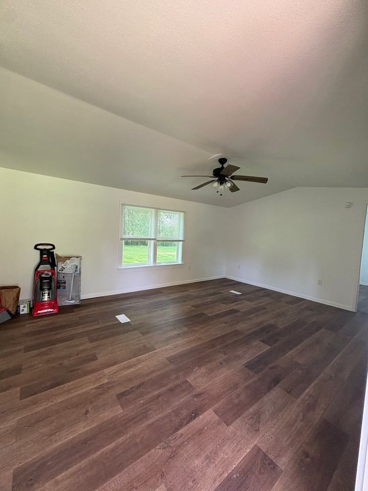 109 Bonners Ferry Rd - Photo 4 of 17