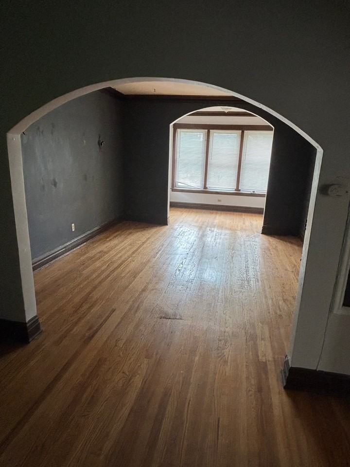 708 W 61st Pl #2 - Photo 2 of 7