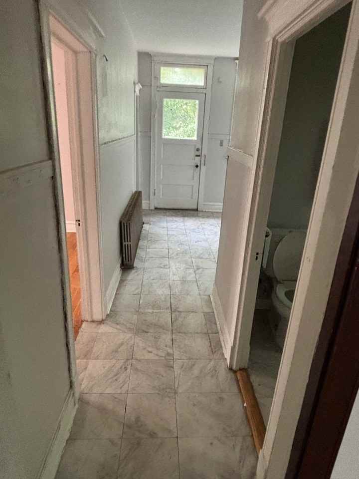 708 W 61st Pl #2 - Photo 4 of 7