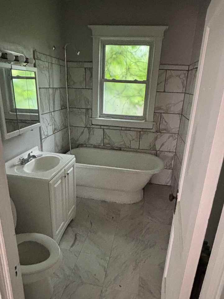 708 W 61st Pl #2 - Photo 6 of 7