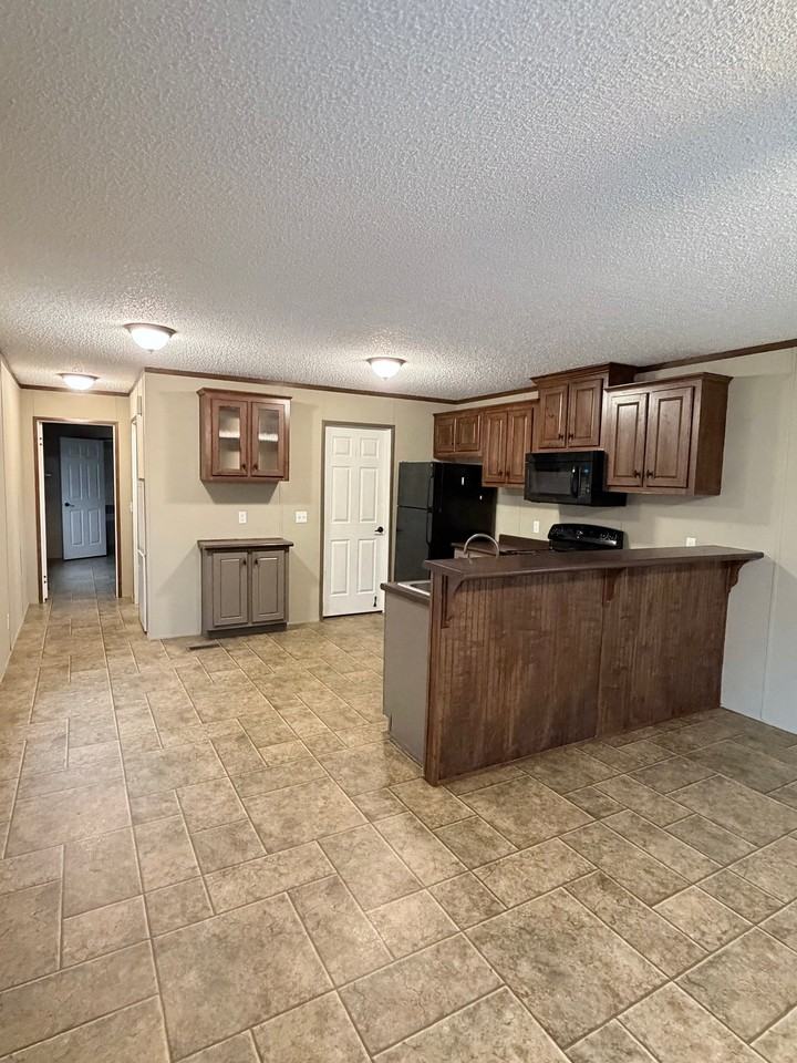 45142 Sterling St - Photo 2 of 14