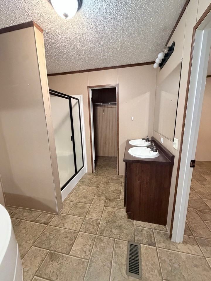 45142 Sterling St - Photo 5 of 14
