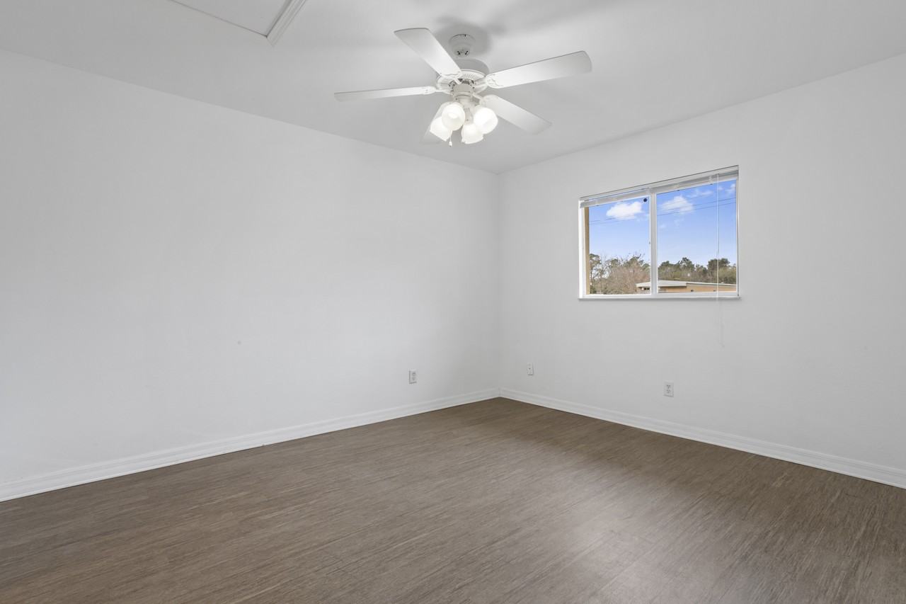 9100 Gray Ave - Photo 5 of 20