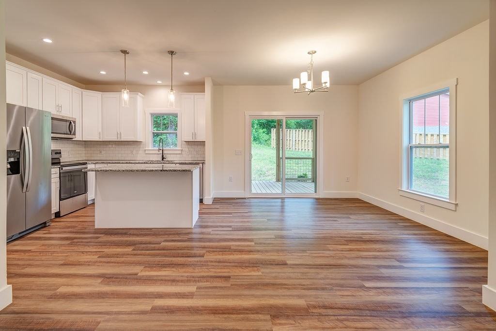 204 Cascade Ridge Road - Photo 4 of 17