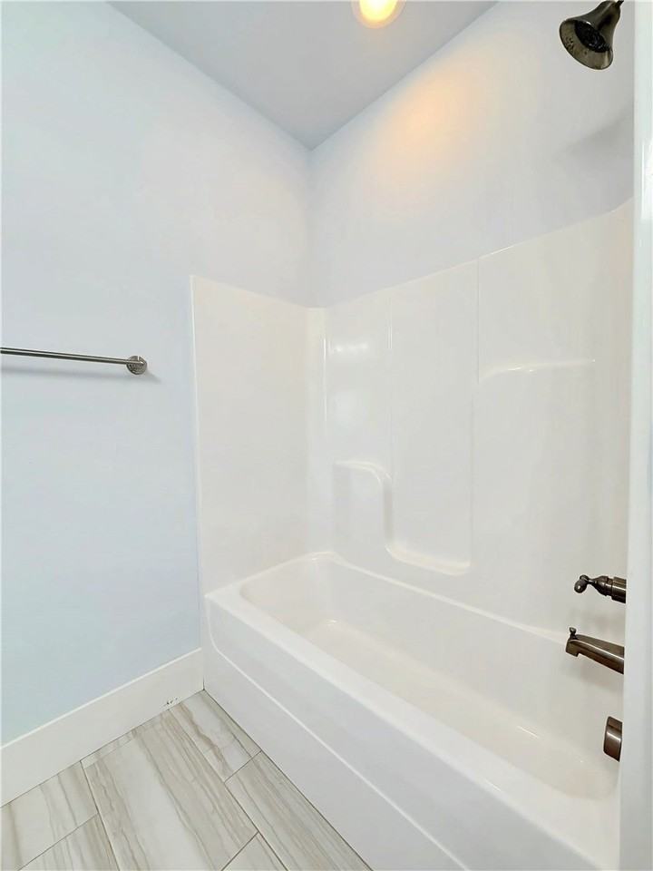 2004 Sw Hampton Ave - Photo 7 of 29