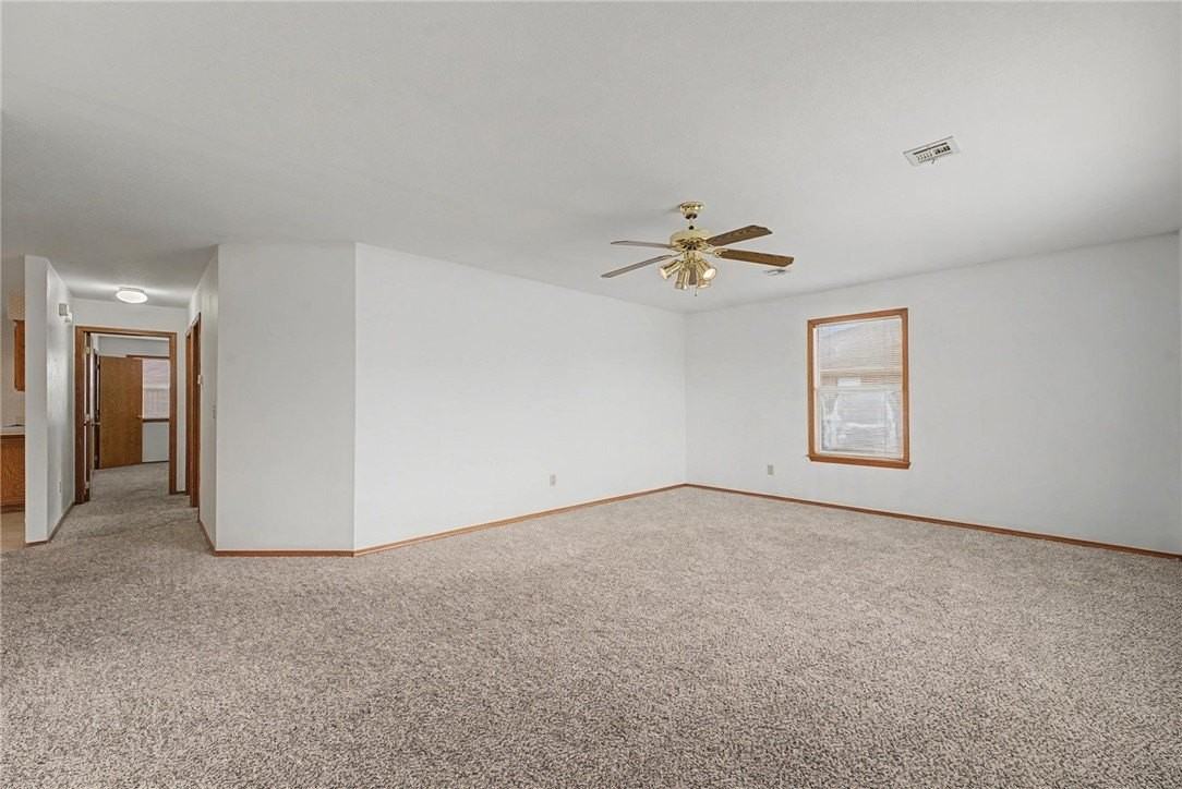 194 Hall Dr - Photo 2 of 20