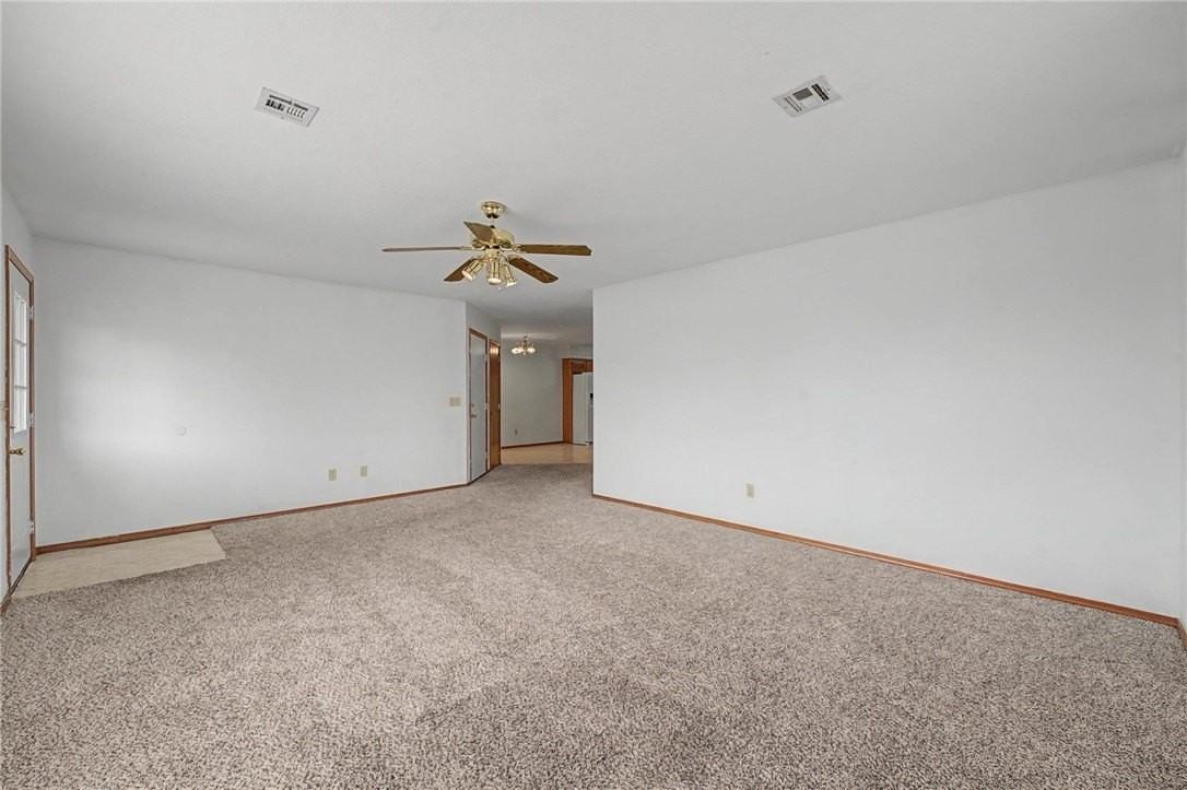 194 Hall Dr - Photo 3 of 20