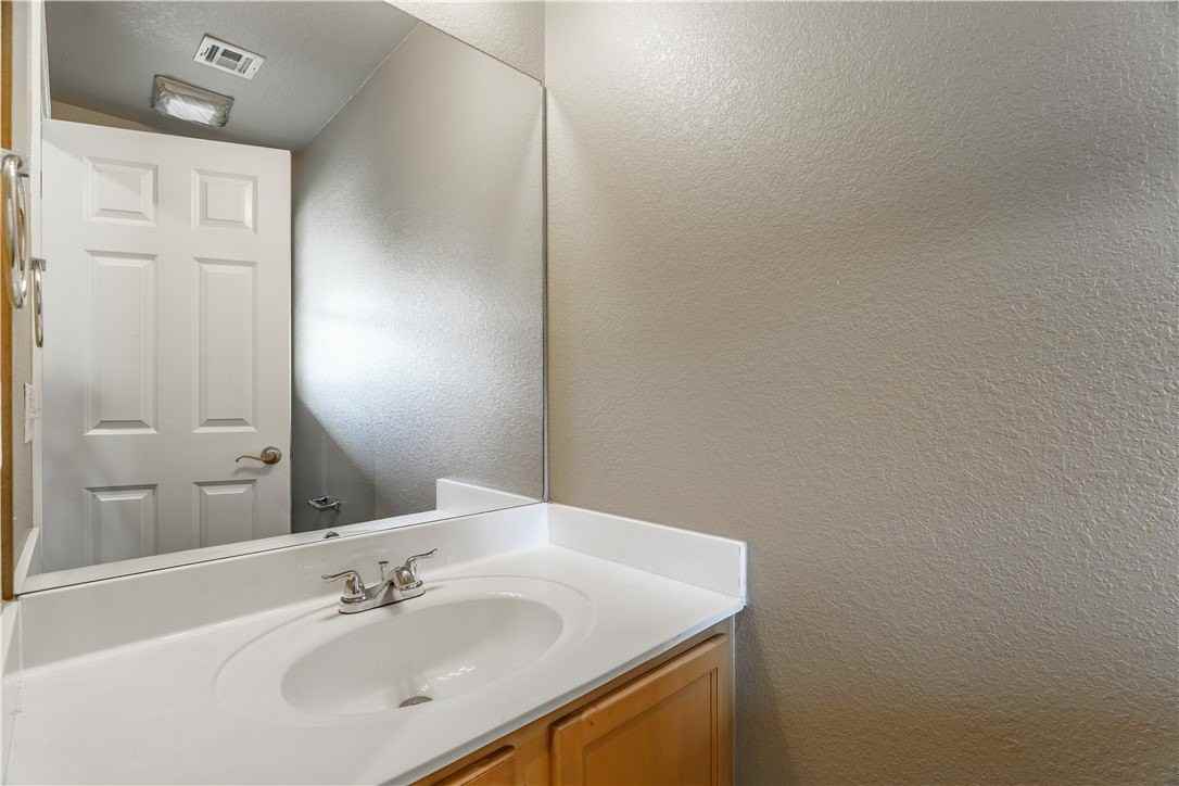56 S Woodsprings Dr - Photo 4 of 17