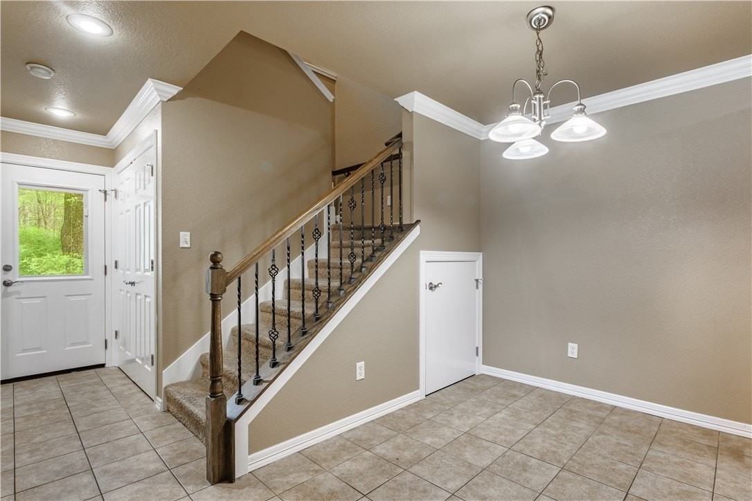 56 S Woodsprings Dr - Photo 5 of 17